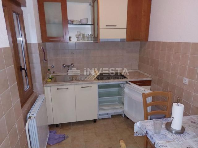 Poreč area, 2 houses with several residential units, spacious garden