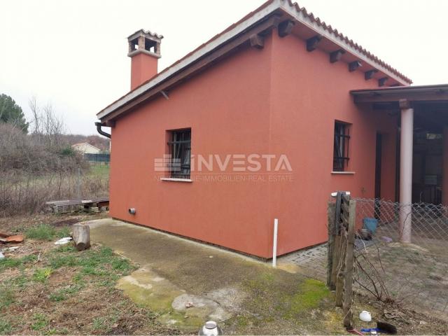 Poreč area, 2 houses with several residential units, spacious garden