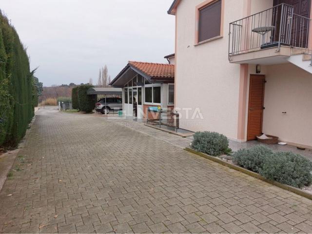 Poreč area, 2 houses with several residential units, spacious garden