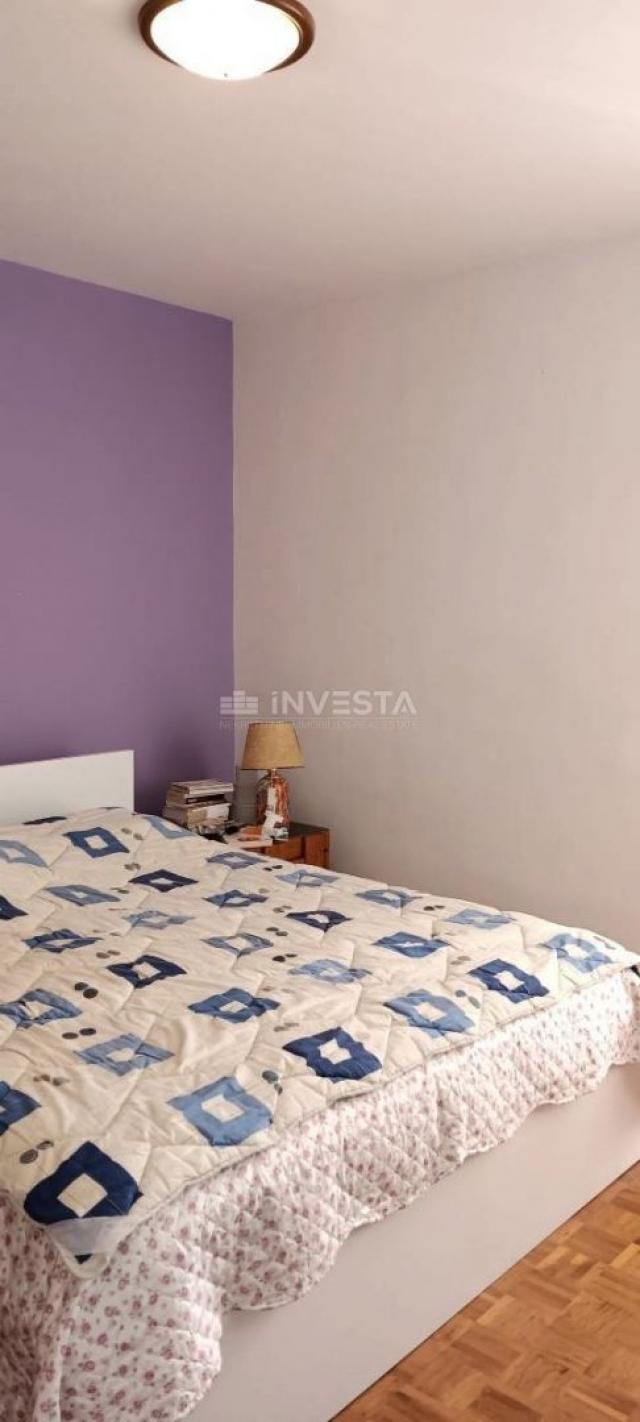 Pula, spacious 3 bedroom apartment near the city center