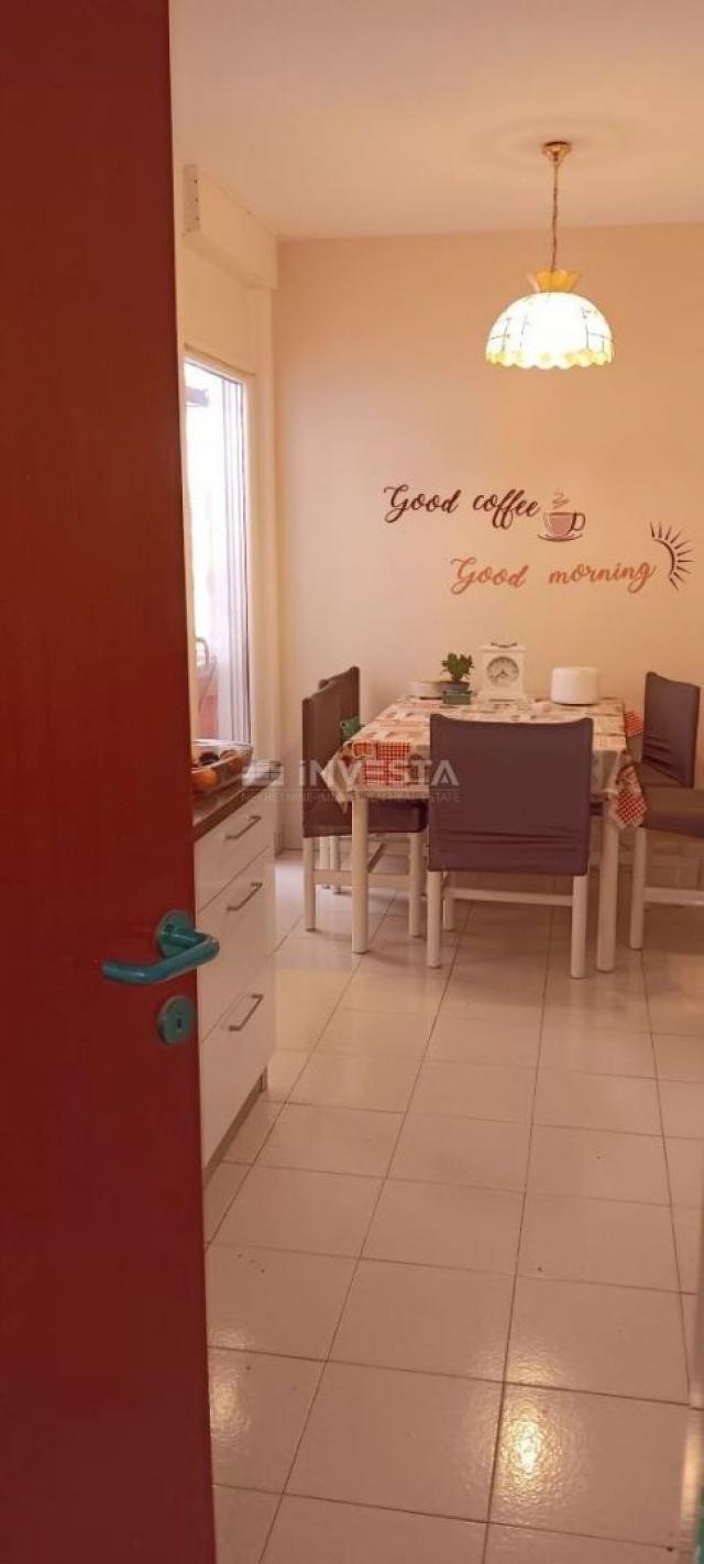 Pula, spacious 3 bedroom apartment near the city center