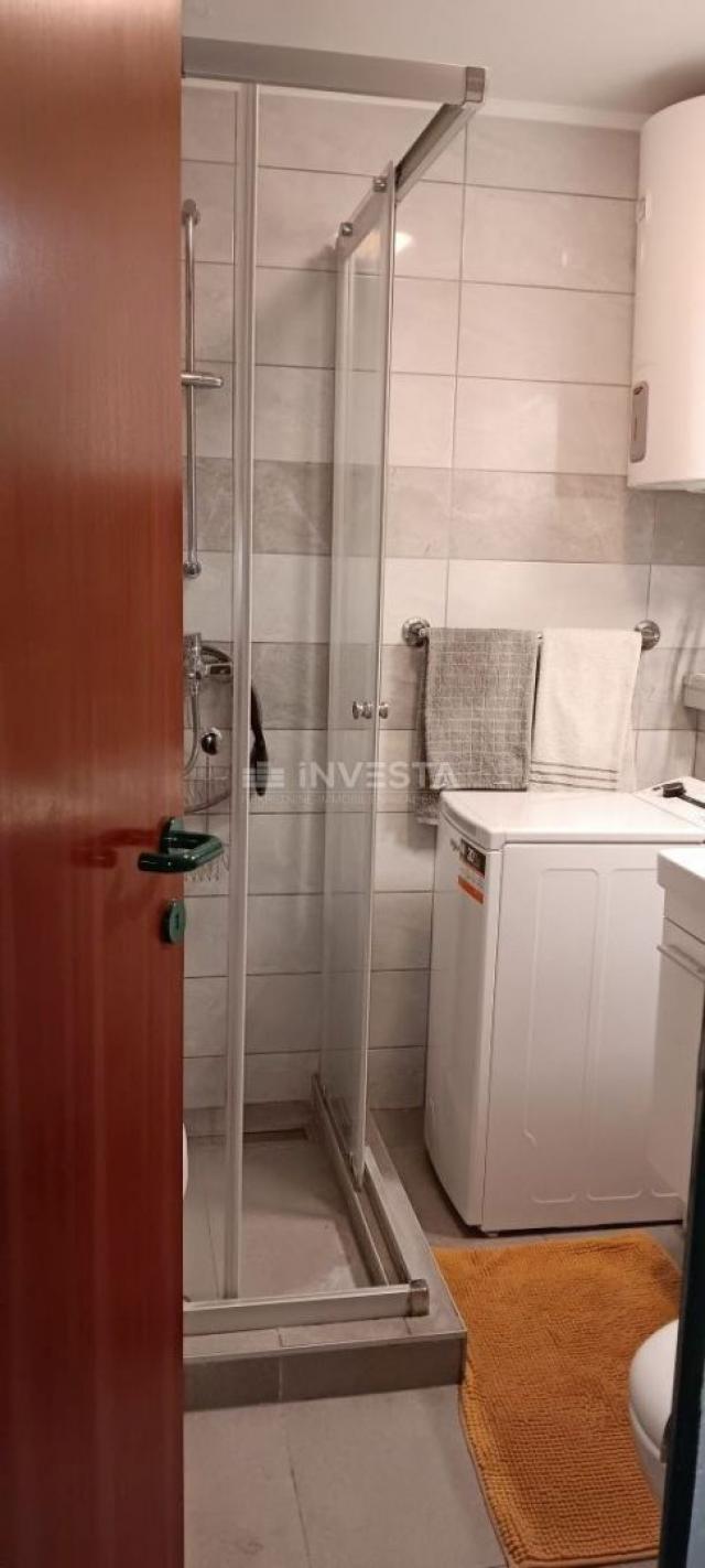 Pula, spacious 3 bedroom apartment near the city center