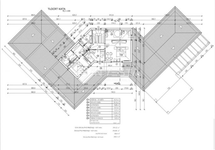 Lovreč area, residential and commercial building with a large plot of land