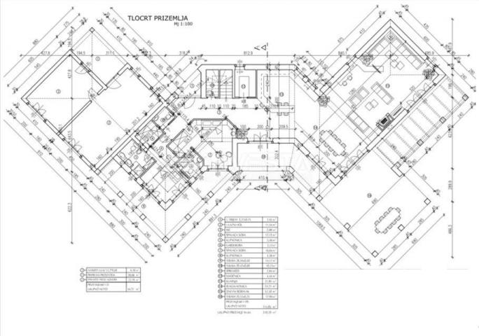 Lovreč area, residential and commercial building with a large plot of land