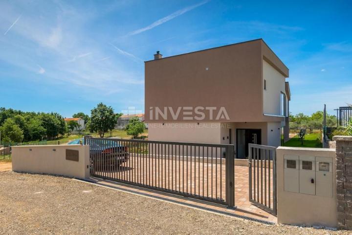 Surroundings of Svetvinčent, newly built luxury villa with heated pool