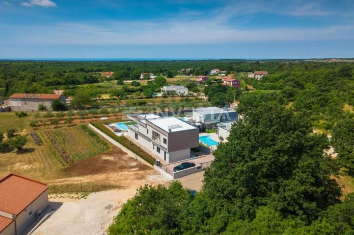 Surroundings of Svetvinčent, newly built luxury villa with heated pool