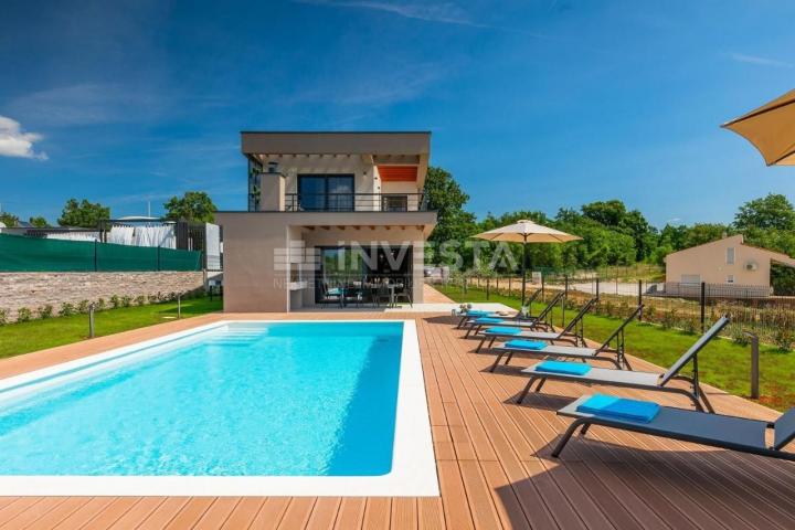 Surroundings of Svetvinčent, newly built luxury villa with heated pool