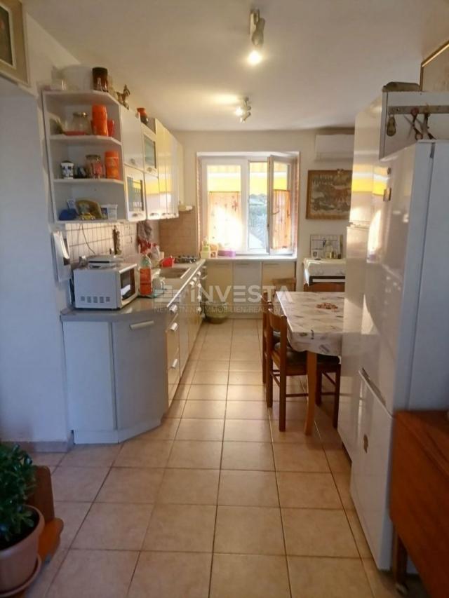 Poreč, Center, two-room apartment within walking distance from the market, 68m2