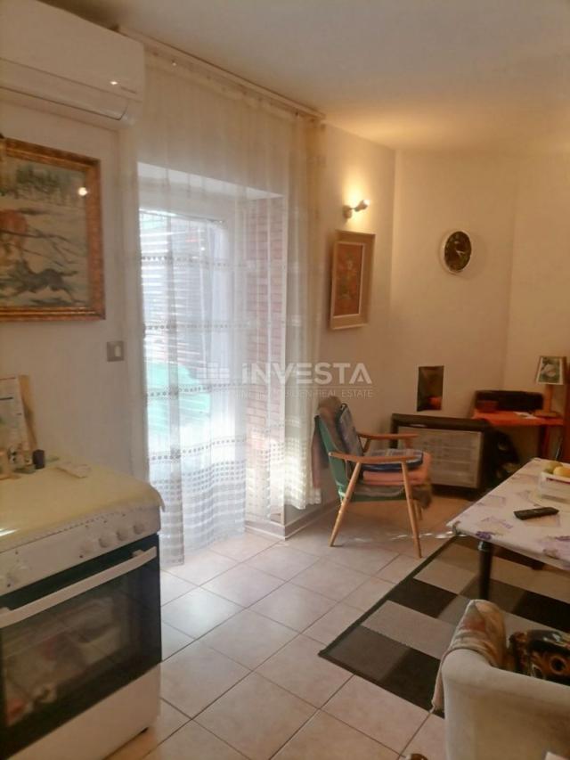 Poreč, Center, two-room apartment within walking distance from the market, 68m2