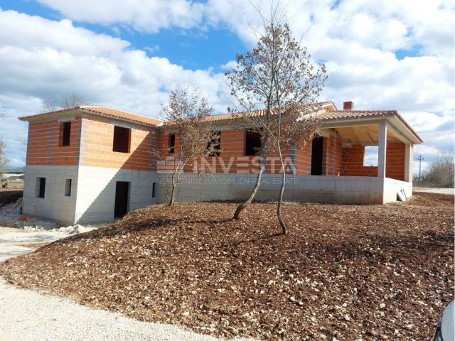 Istria, detached house under construction with 3 bedrooms and a tavern, 220 m2