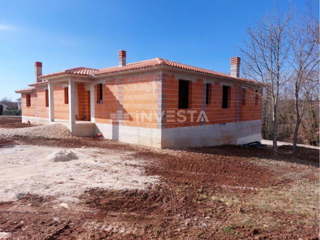 Istria, detached house under construction with 3 bedrooms and a tavern, 220 m2