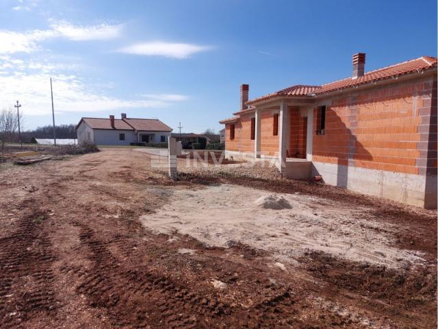 Istria, detached house under construction with 3 bedrooms and a tavern, 220 m2