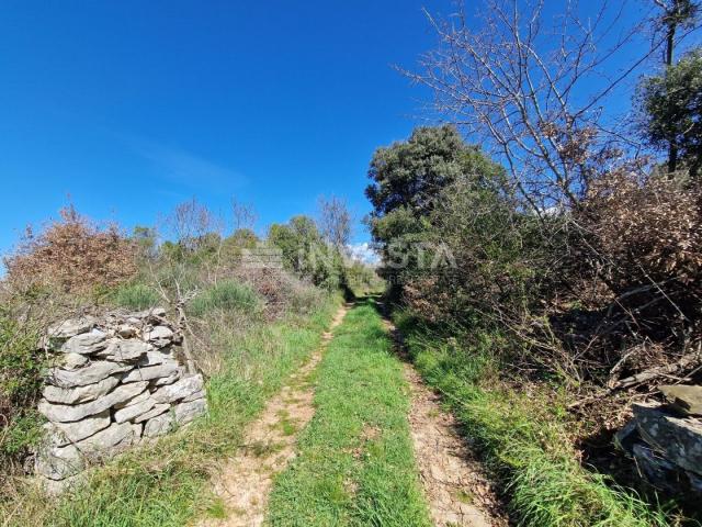 Peroj, građevinsko zemljište ugostiteljsko-turističke namjene, 5923 m2