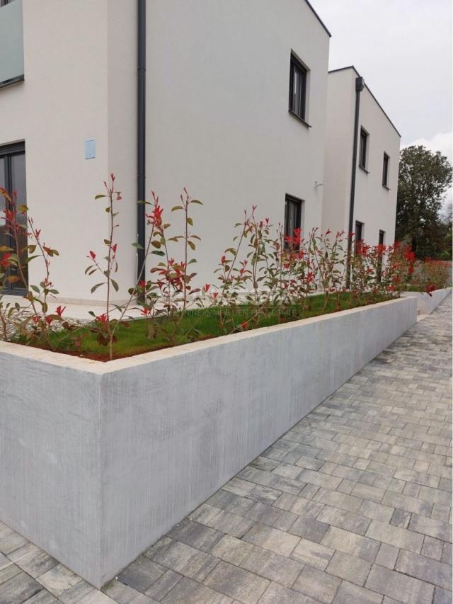 Poreč, Zweizimmerwohnung im Erdgeschoss eines Neubaus mit einem Garten von 60 m2