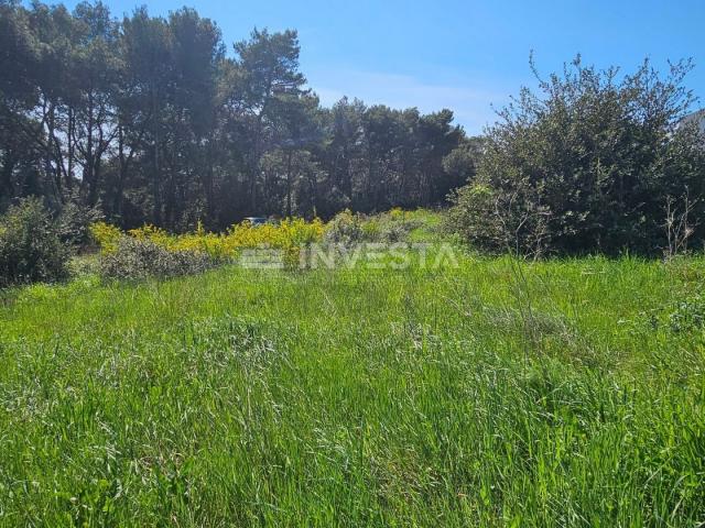 Pula - attractive building plots 200 meters from the sea