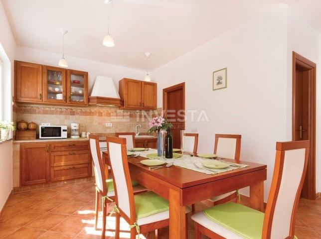 Barbariga, furnished detached house with pool and garage