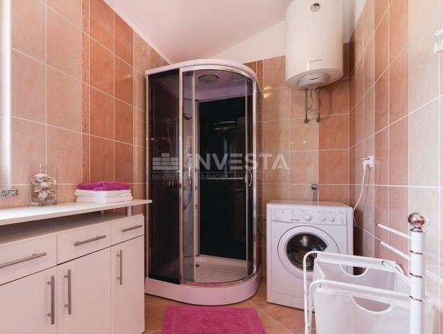 Barbariga, furnished detached house with pool and garage