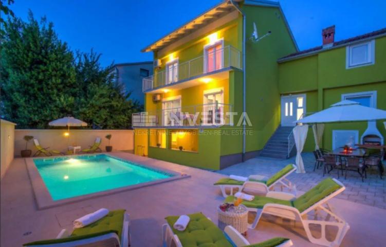 Pula, quality family house 220m2 with a pool