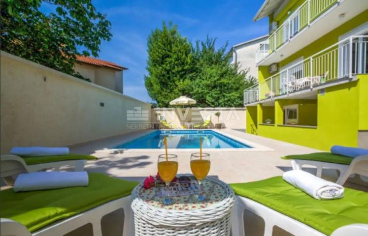 Pula, hochwertiges Familienhaus 220m2 mit Pool