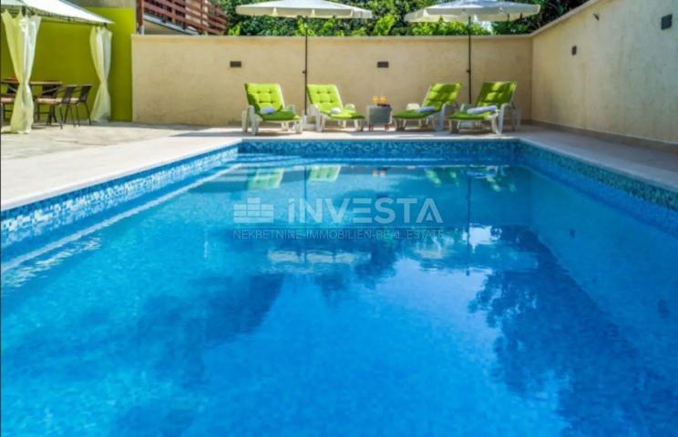 Pula, hochwertiges Familienhaus 220m2 mit Pool