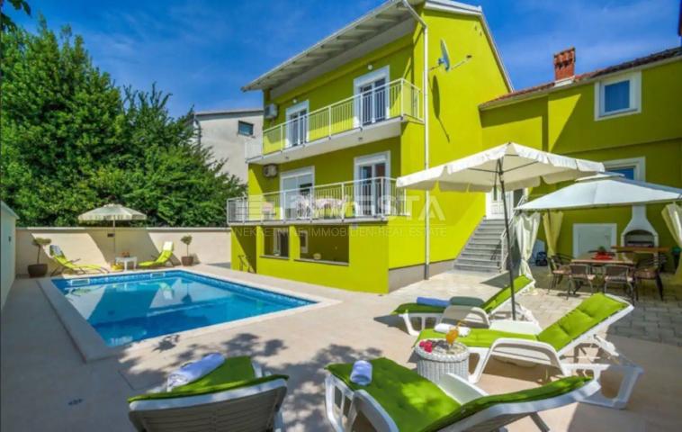 Pula, hochwertiges Familienhaus 220m2 mit Pool