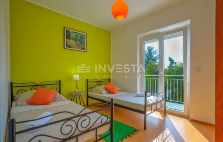 Pula, hochwertiges Familienhaus 220m2 mit Pool