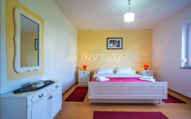 Pula, hochwertiges Familienhaus 220m2 mit Pool