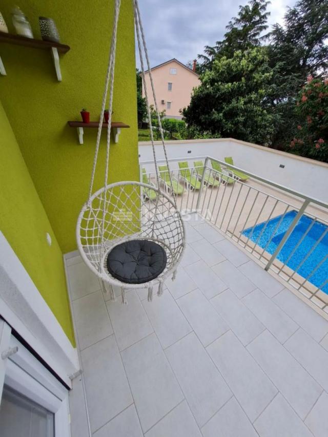 Pula, quality family house 220m2 with a pool