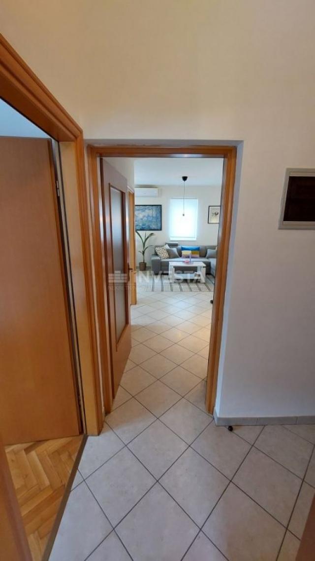 Novigrad, Wohnung 52 m², zwei Schlafzimmer, Parkplatz