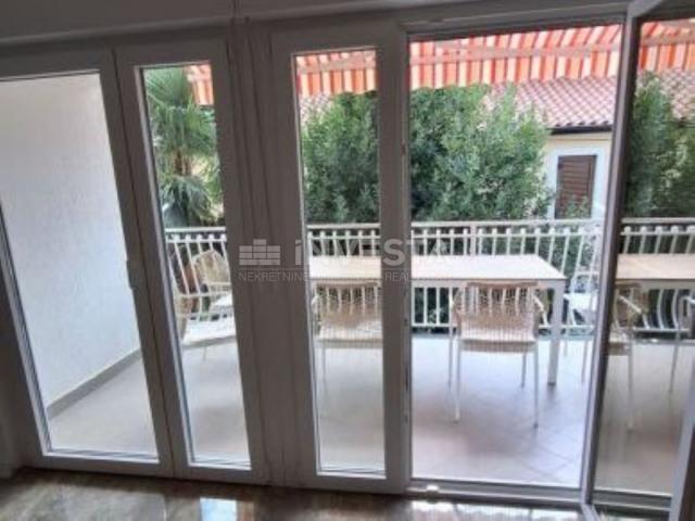 Poreč, apartment 100 m², three bedrooms, terraces, parking