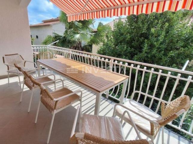 Poreč, apartment 100 m², three bedrooms, terraces, parking