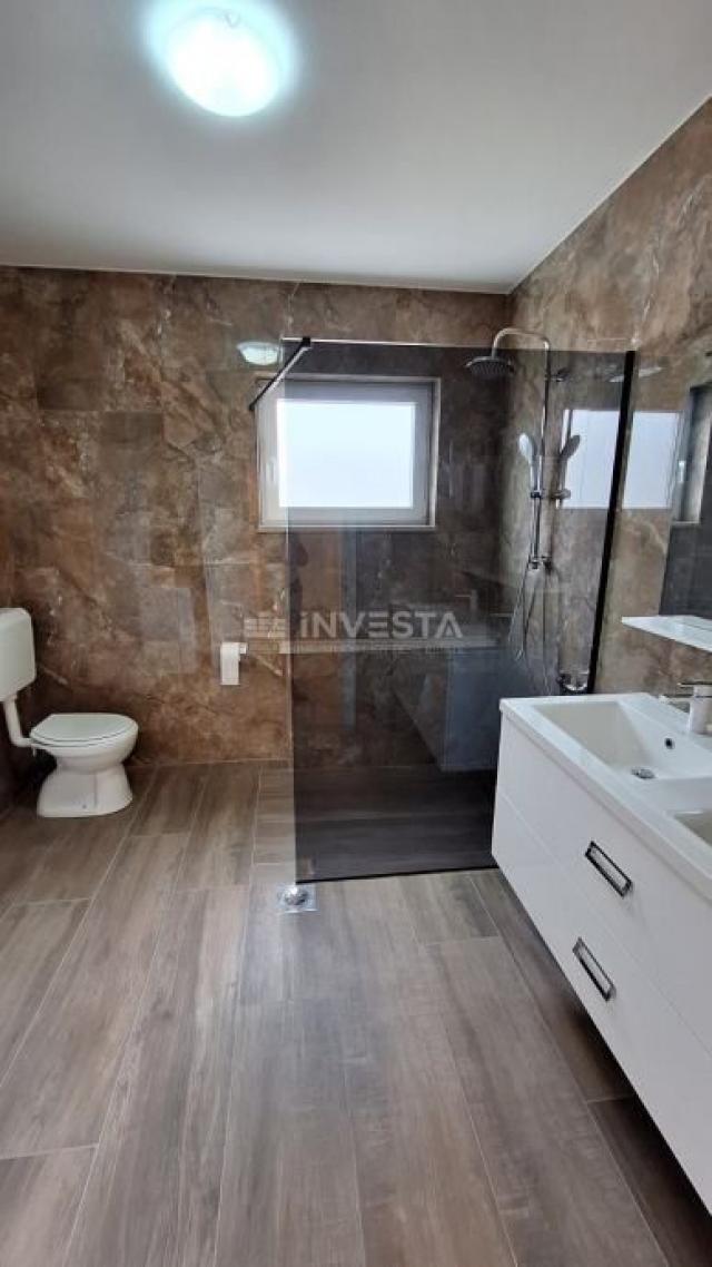 Poreč, apartment 100 m², three bedrooms, terraces, parking