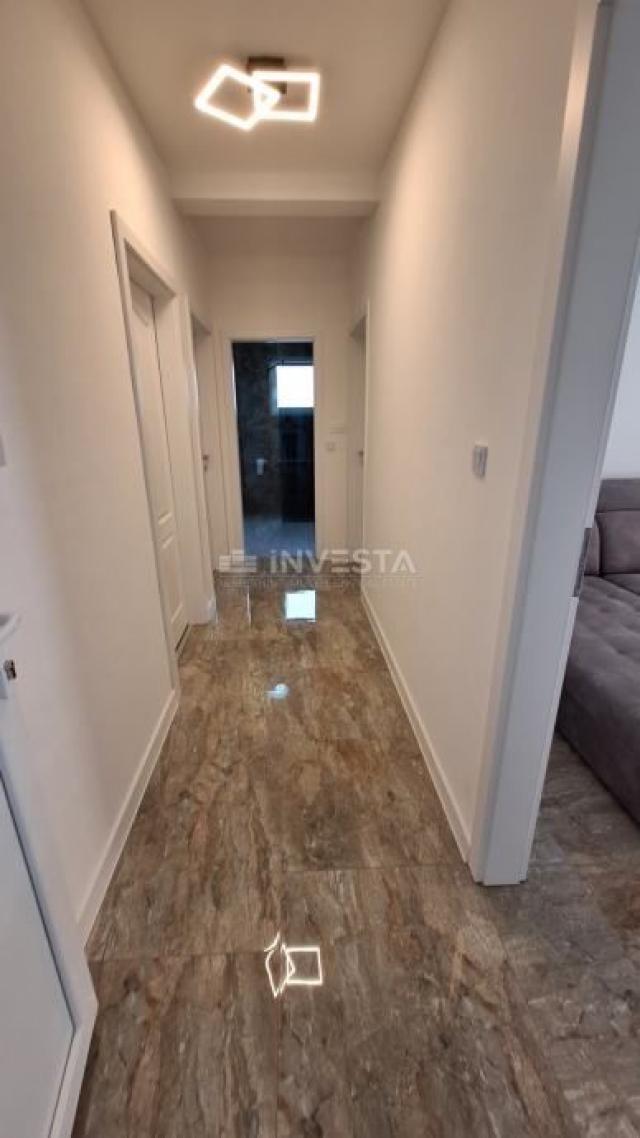 Poreč, apartment 100 m², three bedrooms, terraces, parking