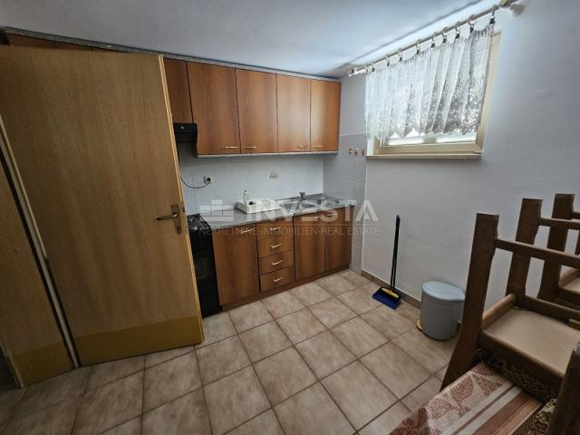 Medulin centar, prostrana kvalitetna apartmanska kuća, blizu mora