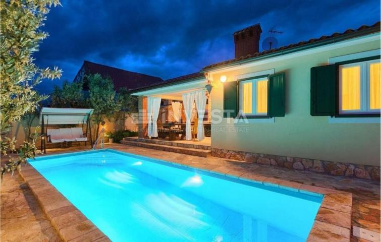 Fažana surroundings - Exceptional villa with heated pool