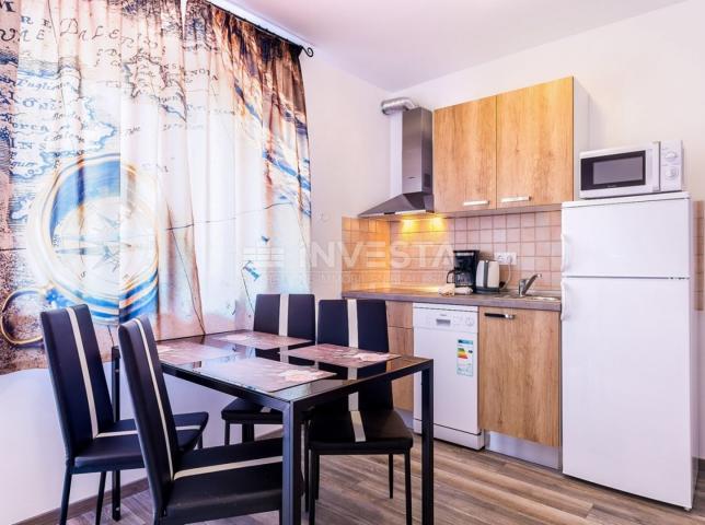 Medulin, apartmanska kuća 630m2 blizu mora, Top lokacija