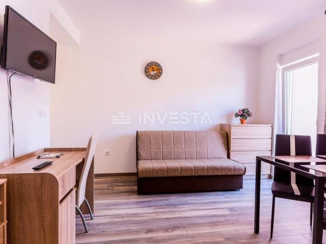 Medulin, apartmanska kuća 630m2 blizu mora, Top lokacija