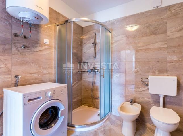 Medulin, apartmanska kuća 630m2 blizu mora, Top lokacija