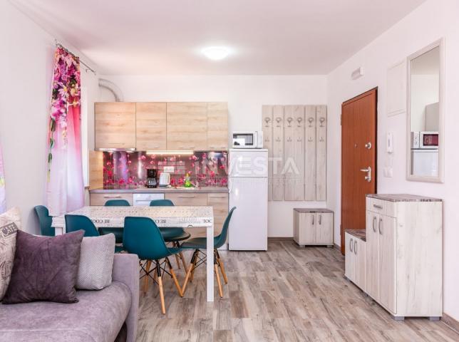 Medulin, apartmanska kuća 630m2 blizu mora, Top lokacija