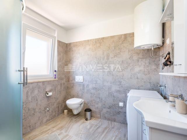 Medulin, apartmanska kuća 630m2 blizu mora, Top lokacija