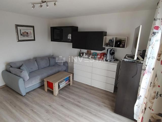 Pula, Stoja, eingerichtete Wohnung 51m², Meerblick