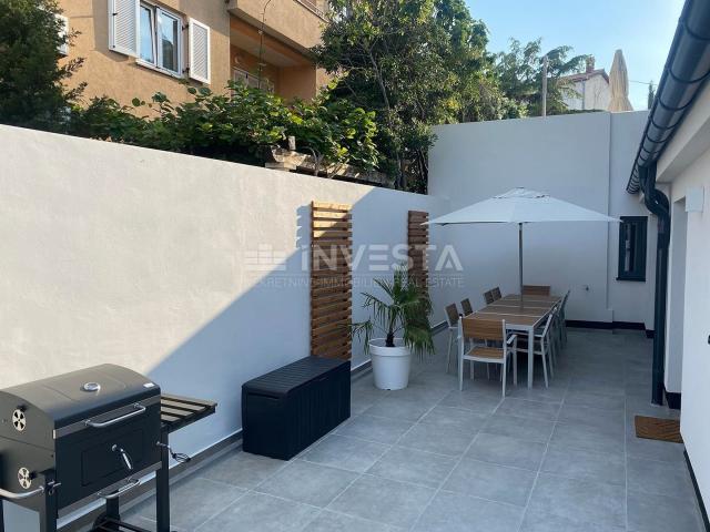 Premantura, luxurious spacious apartment 123m2 with garden and jacuzzi