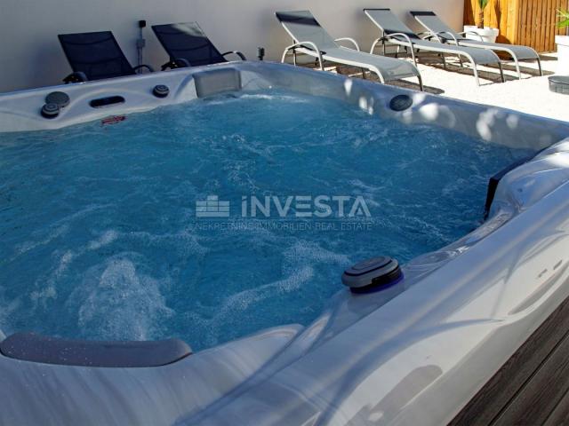 Premantura, luxurious spacious apartment 123m2 with garden and jacuzzi