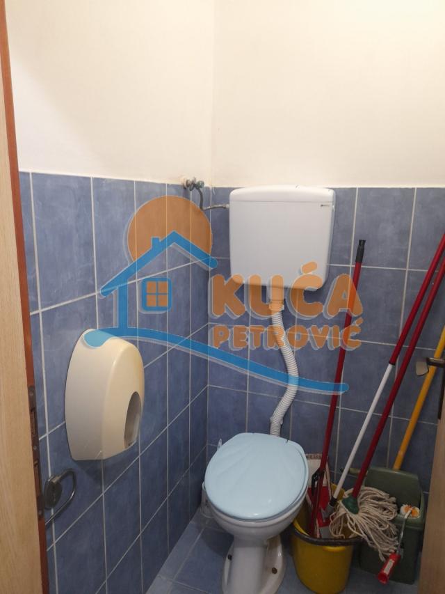 Poslovni prostor 60m2, u Knjaževačkoj