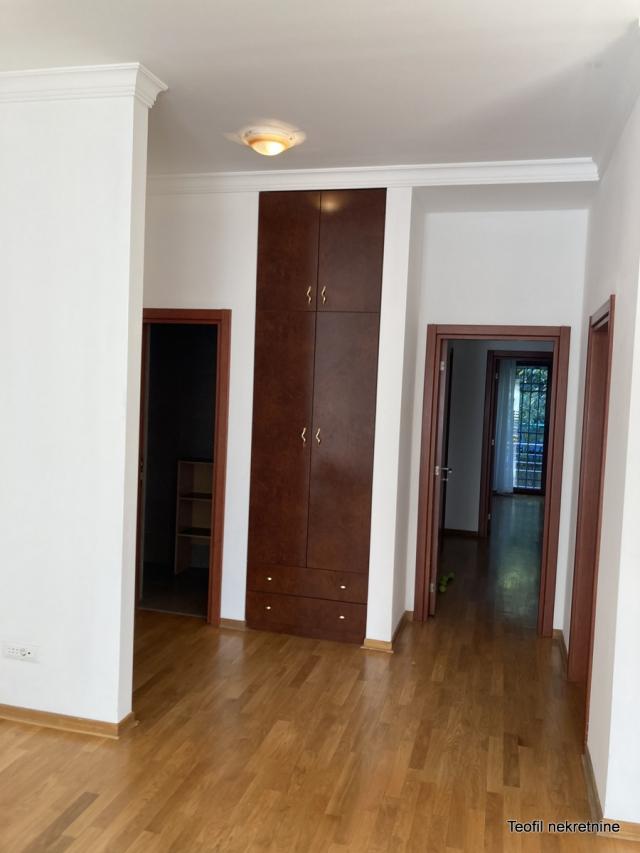 SAVSKI VENAC DEDINJE 120m2 , (T+L) , 1200e