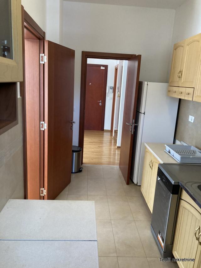 SAVSKI VENAC DEDINJE 120m2 , (T+L) , 1200e