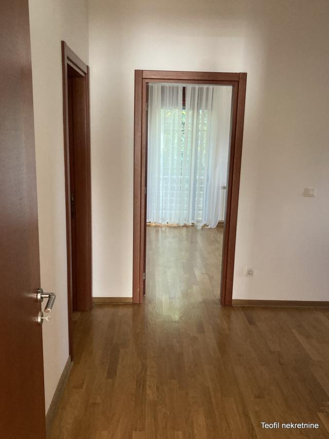 SAVSKI VENAC DEDINJE 120m2 , (T+L) , 1200e