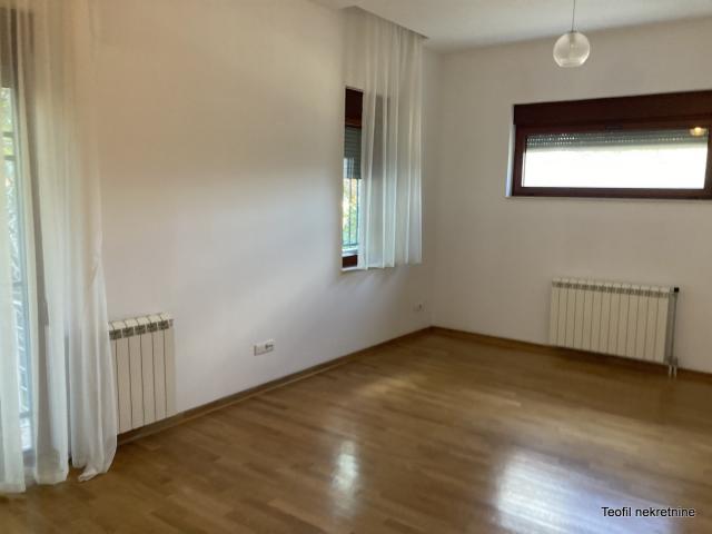 SAVSKI VENAC DEDINJE 120m2 , (T+L) , 1200e