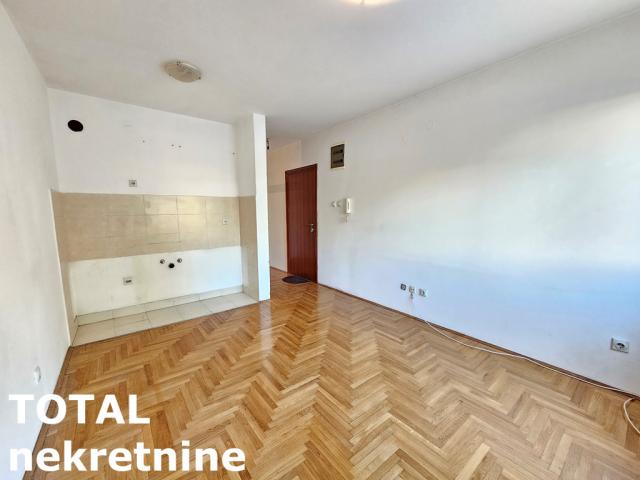 0. 5 Garsonjera NOVI SAD, 68000€