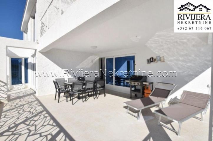 For sale luxury modern villa with Pool in Djenovici Herceg Novi